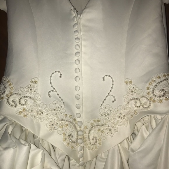 Ivory wedding gown, size 12 - Picture 6 of 8